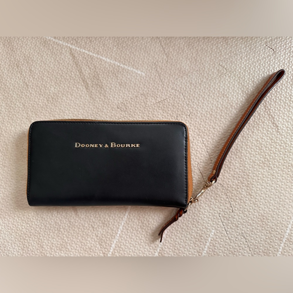 Dooney & Bourke large wallet/wristlet